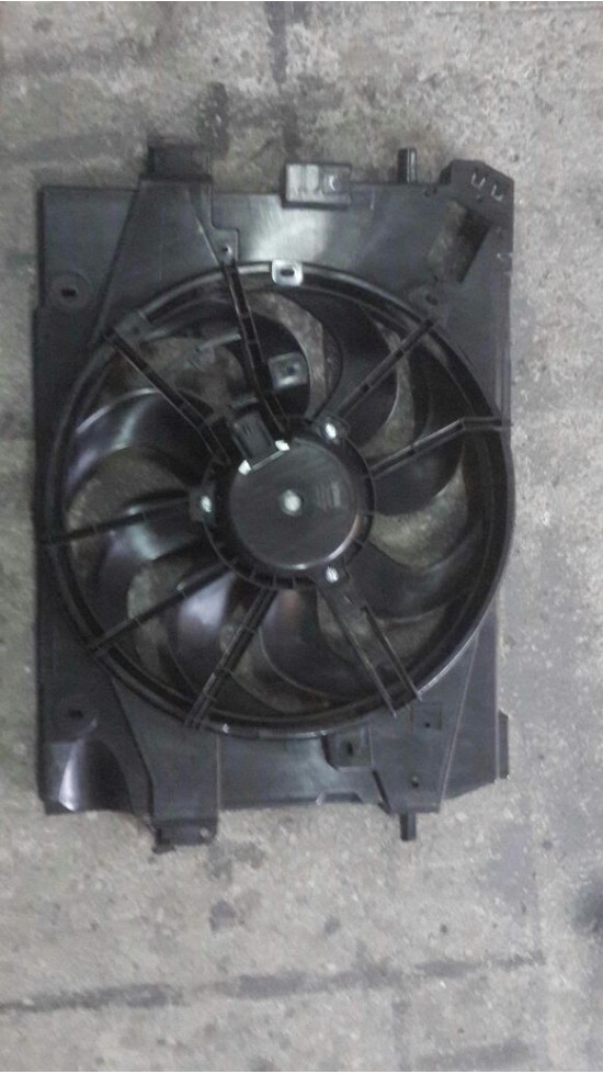 Dokker / Lodgy / Sandero Radyatör Fan Davlumbazı 214819521R . 214753416R